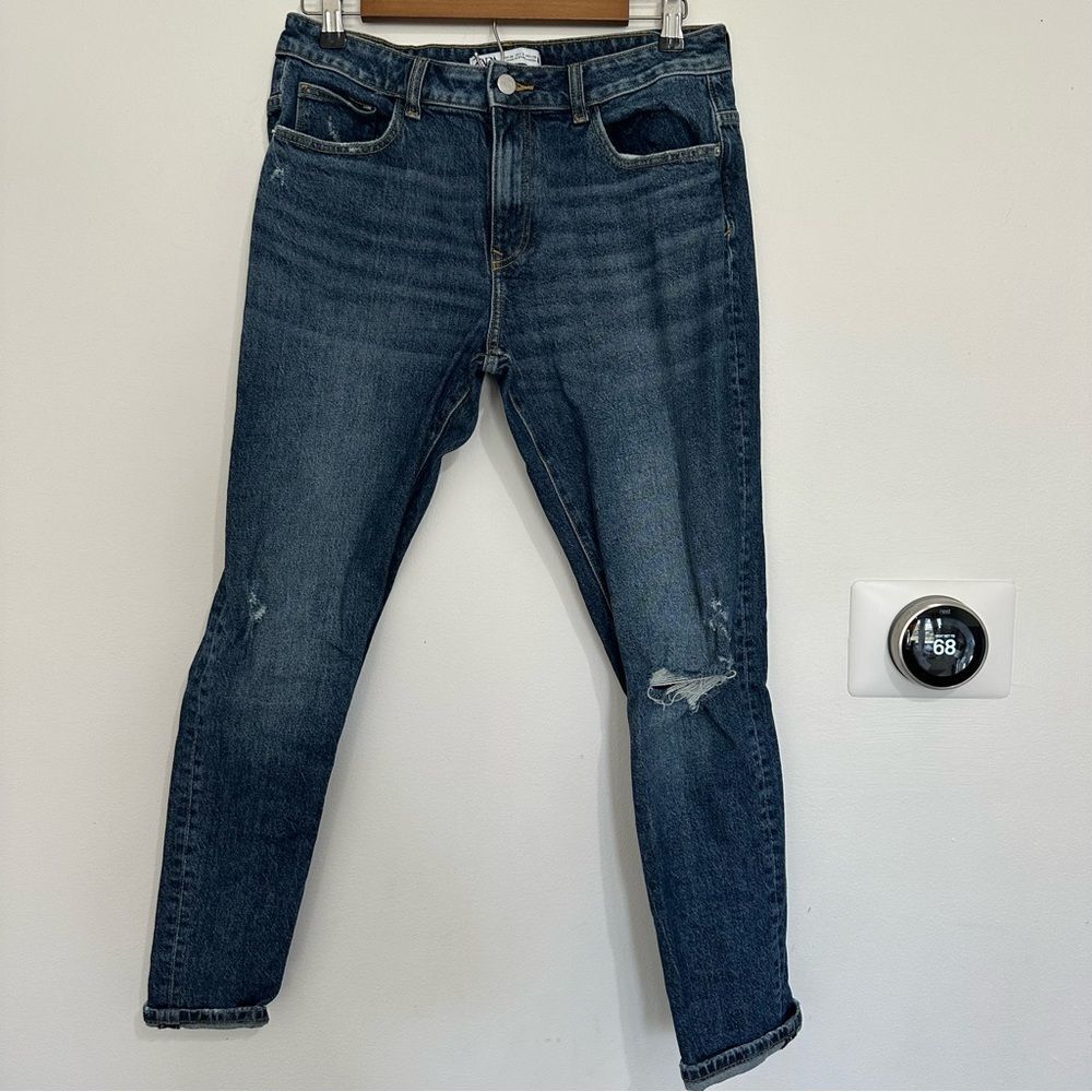 Zara Blue Ankle Cropped Jeans with Distressed Knee size 6‎
